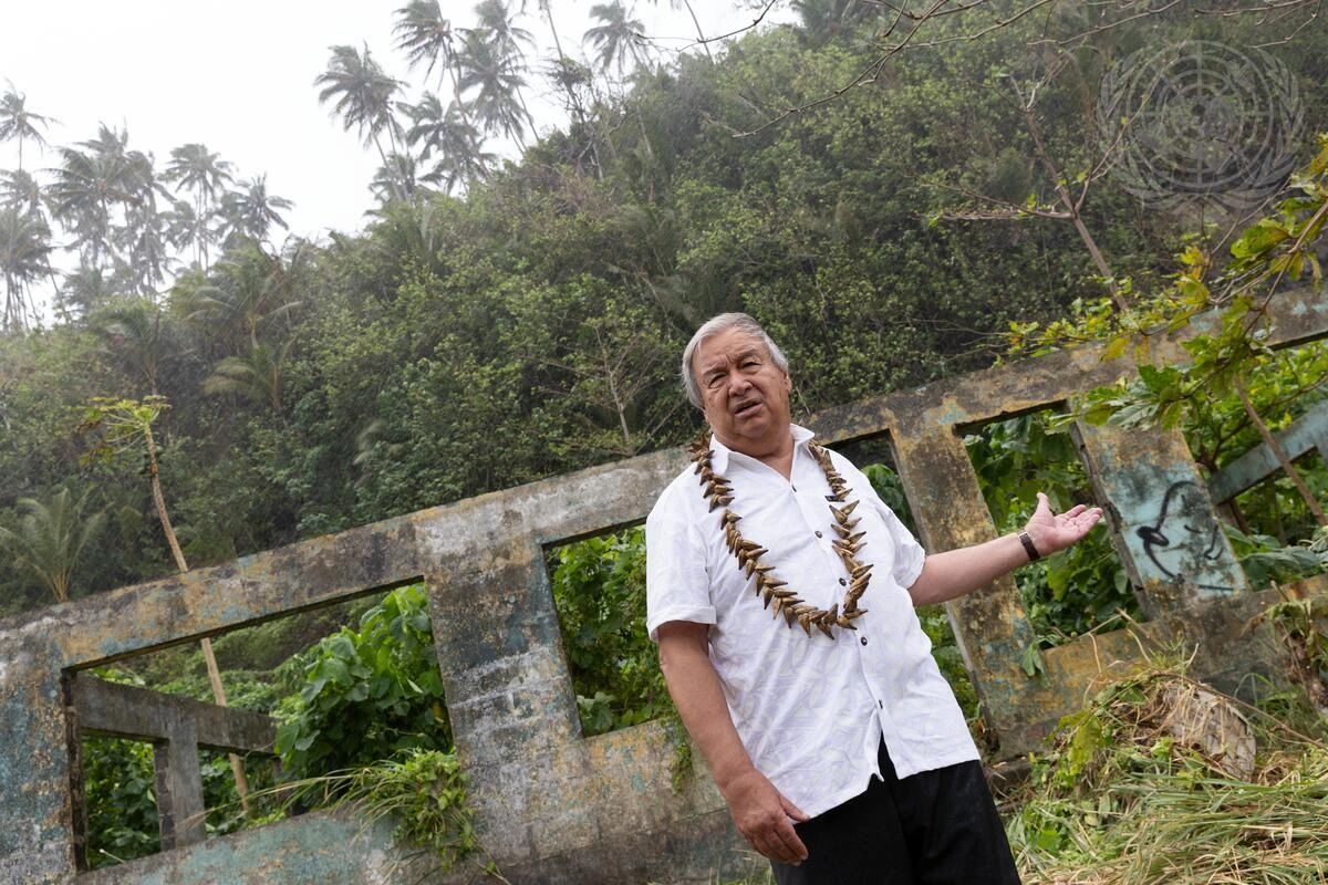 UN Secretary-General António Guterres visits an abandoned house due to storm damage and flooding as a result of climate change during his trip to Samoa. Photo by Kiara Worth/UN Photo