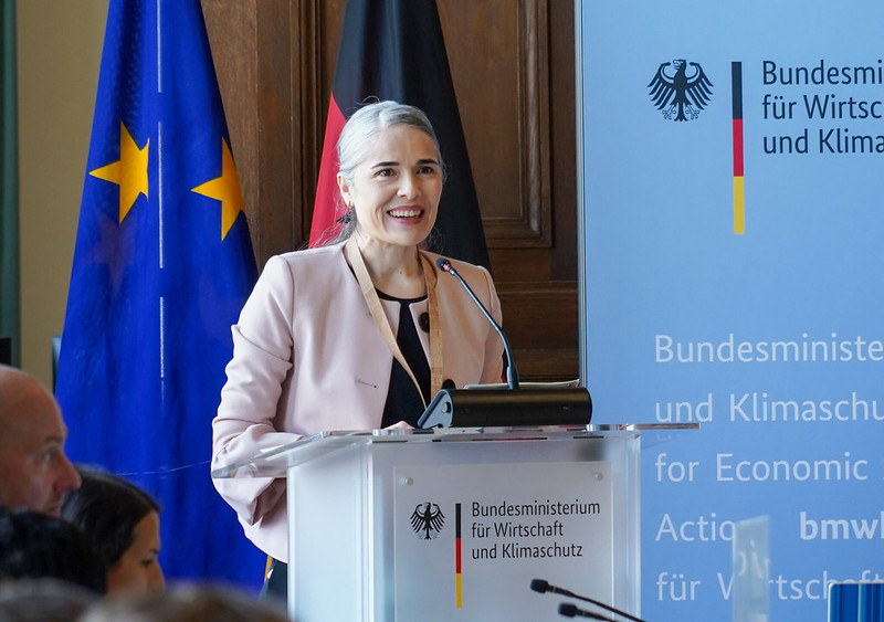Mariana Castaño Cano moderates the Energy Efficiency Day in Berlin on 17 March 2025 Photo by 10 Billion Solutions Christophe Rousse