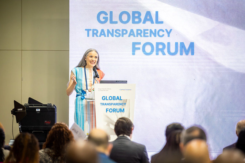 Mariana Castaño Cano moderating an event for Transparency UNFCCC, 2025

