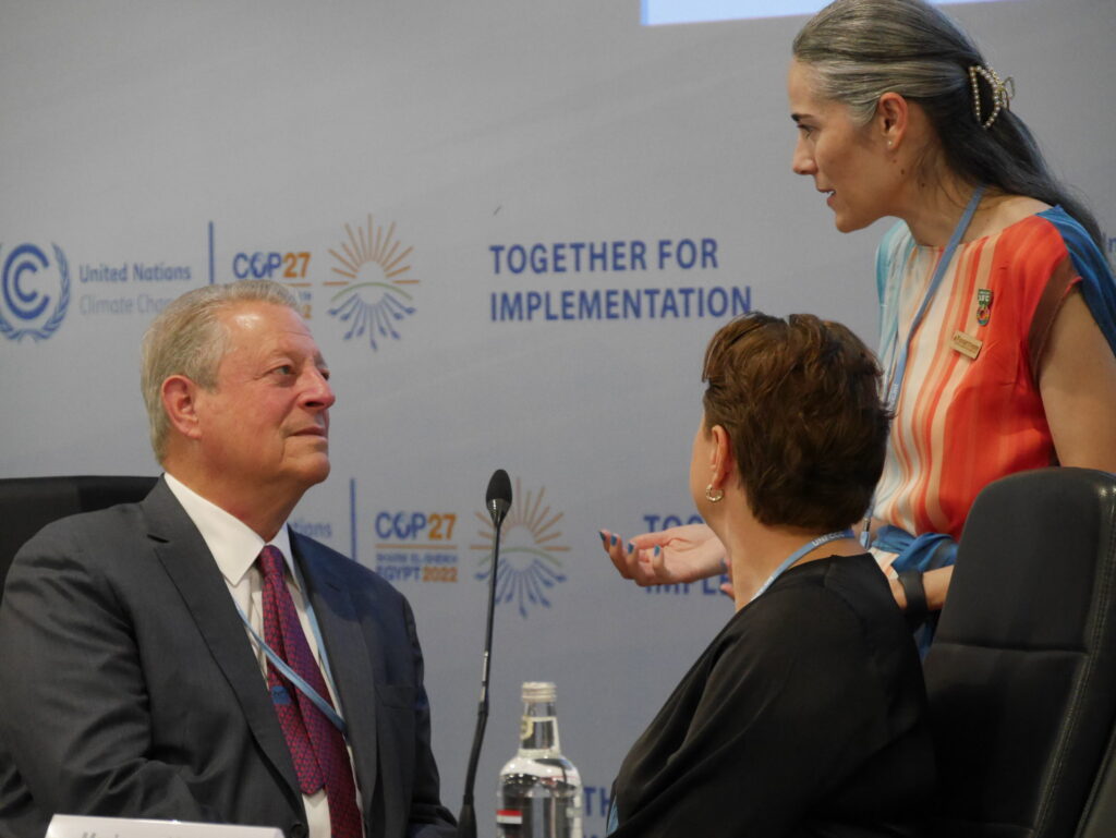 Mariana Castaño Cano modère un événement avec Al Gore et Patricia Espinosa Sharm El Sheikh COP27