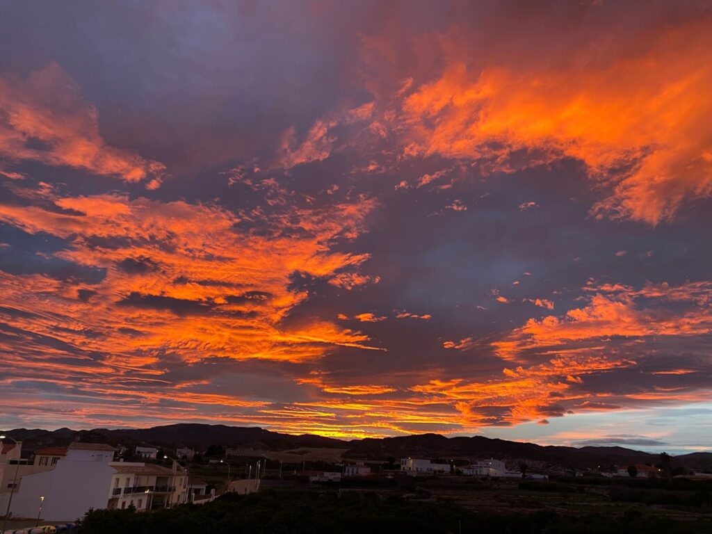 Atardecer visto desde la vivienda familiar en Antas, Almería, España.