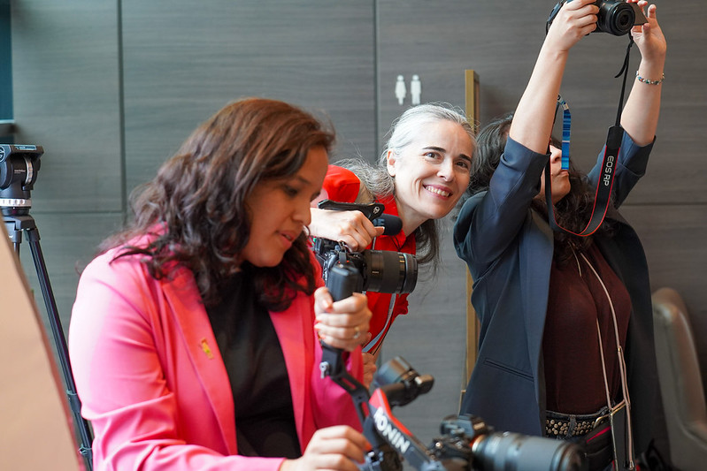 54613046677 b75a9feb3e c