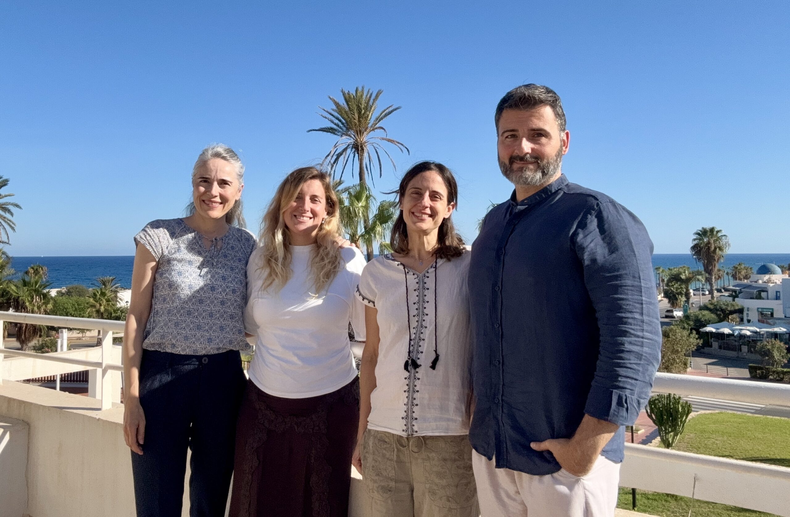 Parte del equipo de Kairos en la oficina de 10 Billion Solutions en Mojácar el 24 de septiembre de 2026